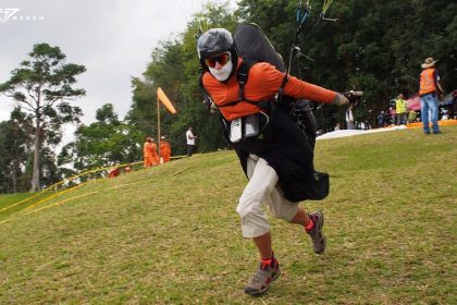 Adam and the King win the Polish XC paragliding contest
